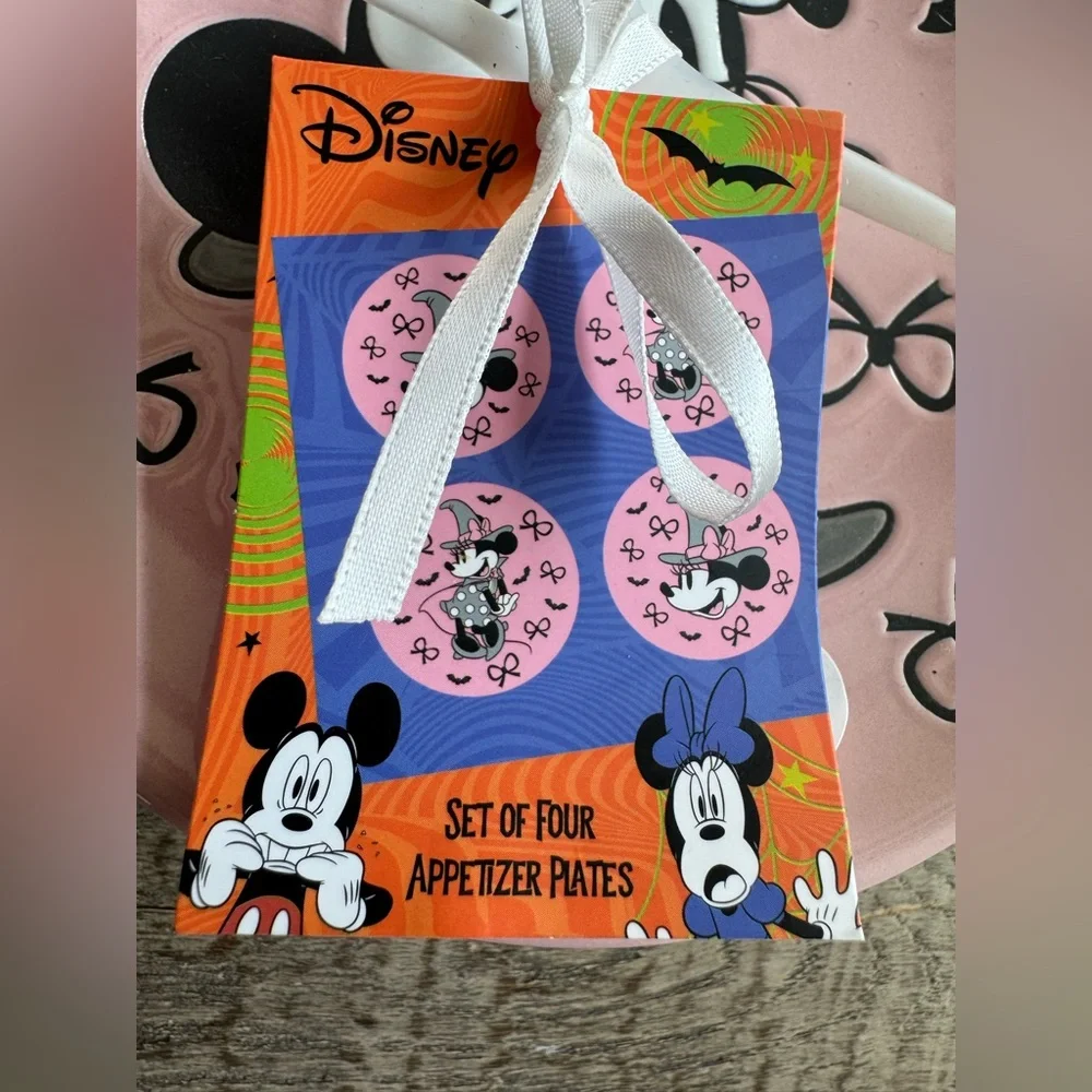 Disney Halloween Witch Minnie Mouse Appetizer Plates 4pc Holiday plate bows fun